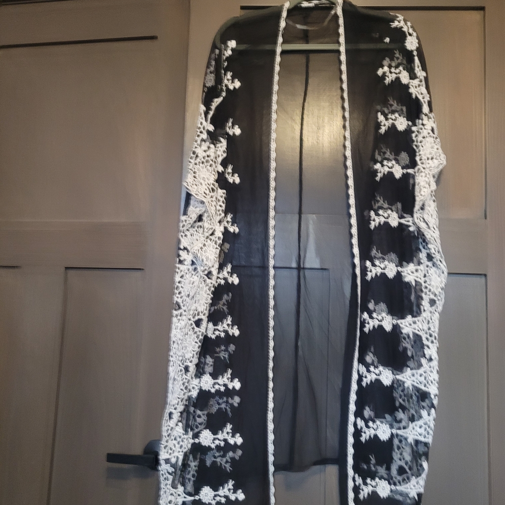 Terra & Sky Black and White Lace Kimono